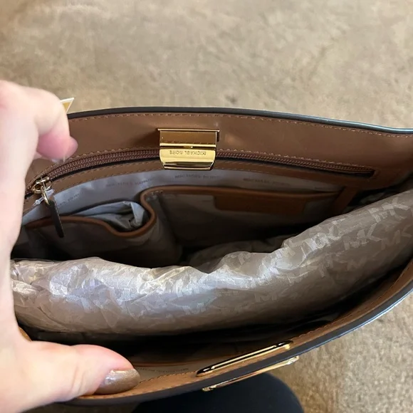 Michael Kors vanilla Sullivan large messenger Bag